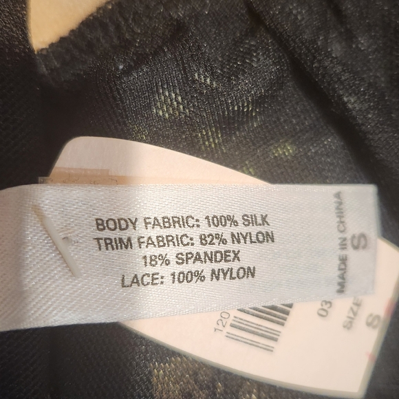 VICTORIA'S SECRET meash/ satin tank top in size S - Picture 9 of 9